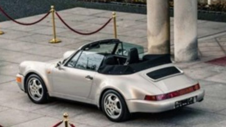 Subasta: más de medio millón de dólares por el Porche de Maradona