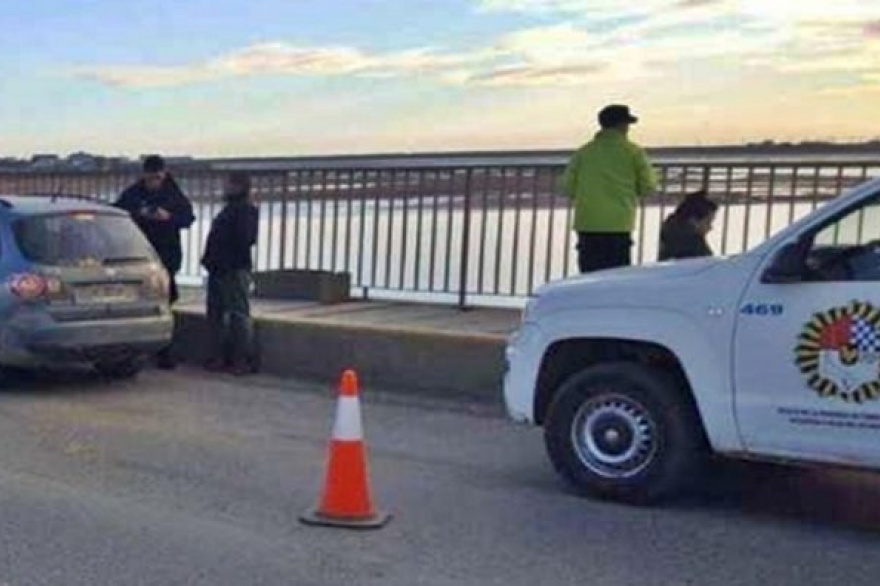 Una mujer intentó suicidarse en el Puente Mosconi Una mujer intentó suicidarse en el Puente Mosconi