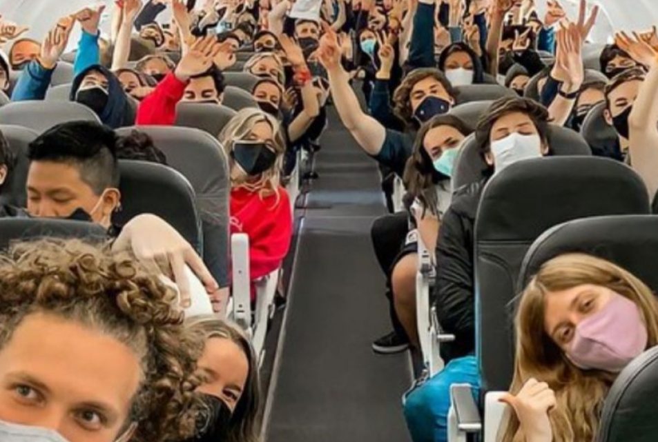 Volvieron del viaje de egresados con coronavirus: “No son 44, por lo menos son 200 casos”, advierten Volvieron del viaje de egresados con coronavirus: “No son 44, por lo menos son 200 casos”, advierten