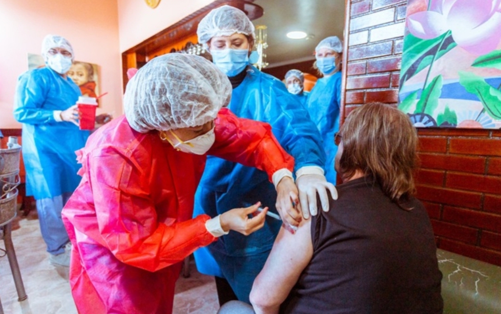 Desde este miercoles daran turnos a los mayores de 70 para vacunarse