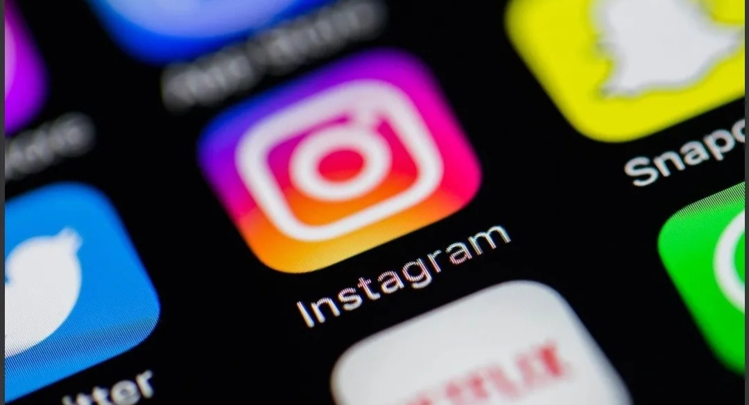 Instagram prohibirá que usuarios adultos le manden mensajes a adolescentes