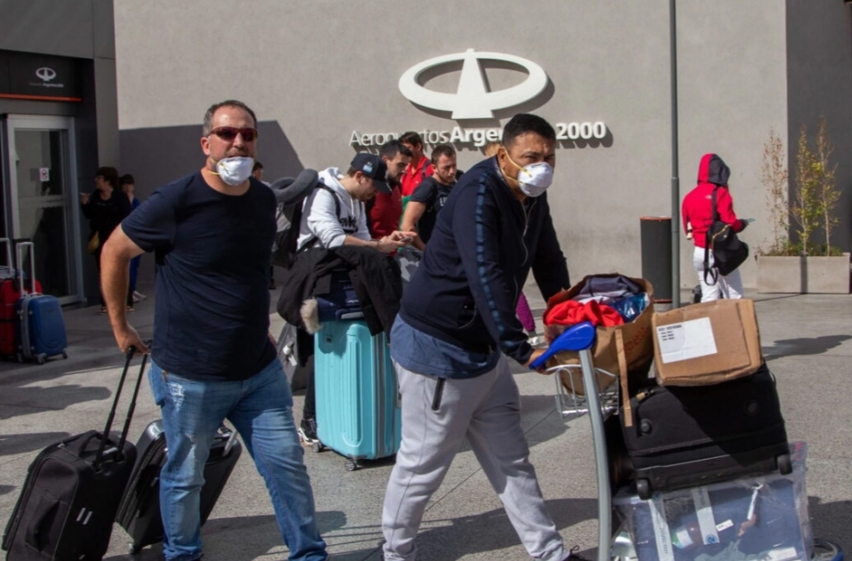 Coronavirus en Argentina: detectaron las variantes de Reino Unido y de Manaos en personas que regresaron al país