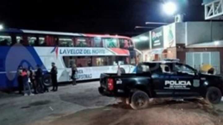 Manipuló a una chica de 14 años a través de un videojuego y quiso llevársela a Bolivia en un micro