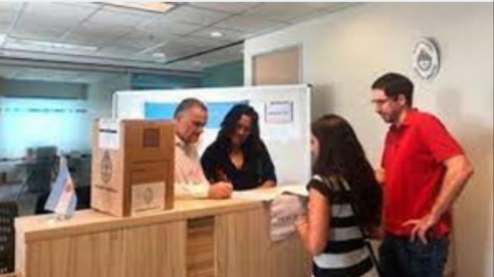 Derogan un decreto de Macri que permitía a los argentinos en el exterior votar por correo postal