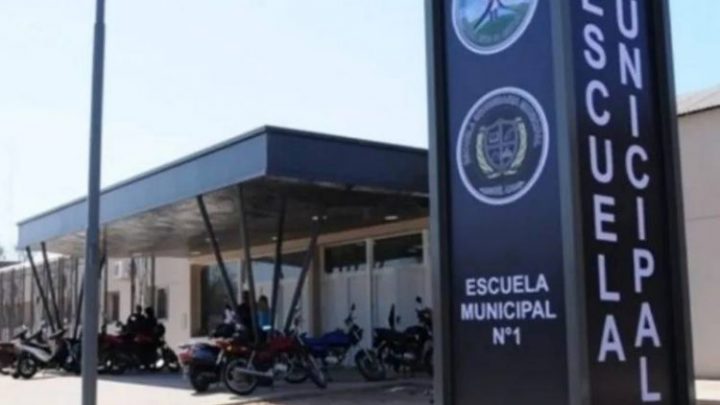 Bochornoso: un papá quiso enviar la tarea de su hijo a los maestros pero terminó mandando porno