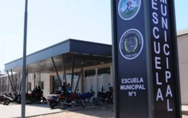 Bochornoso: un papá quiso enviar la tarea de su hijo a los maestros pero terminó mandando porno