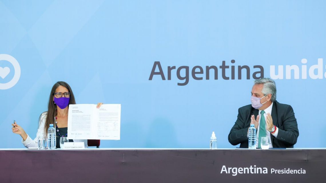 El Presidente convocó al compromiso de poner fin “a la desigualdad en razón del género y a ser la sociedad justa que nos merecemos”