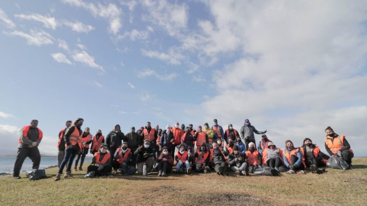 SE REALIZÓ LA MEGA JORNADA DE LIMPIEZA DE LA COSTA DE USHUAIA
