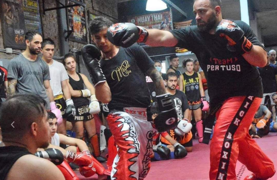 PROFESOR DE LA ESCUELA MUNICIPAL FUE CAPACITADO EN DEPORTES DE COMBATE