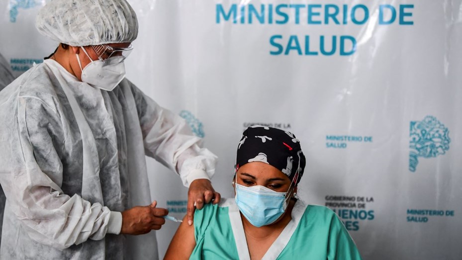 Gobierno comenzará a vacunar contra el coronavirus a personas mayores de 65 años