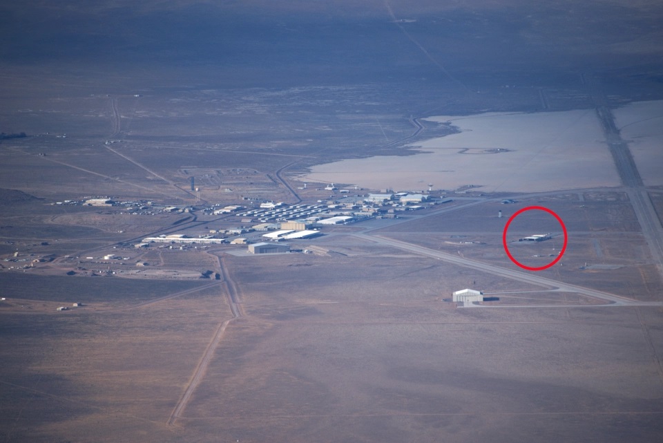 Fotografiaron un objeto triangular en el Área 51 con posible apariencia extraterrestre Fotografiaron un objeto triangular en el Área 51 con posible apariencia extraterrestre
