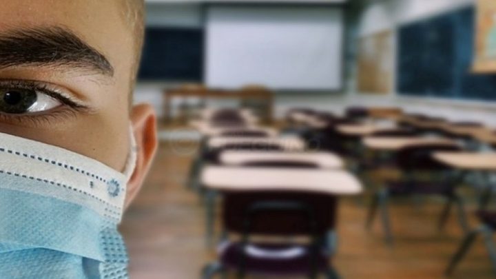 Grupo de padres piden al COE, que alumnos concurran a clases sin barbijos, ni tapabocas