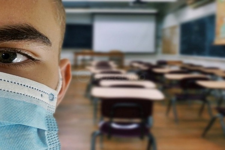 Grupo de padres piden al COE, que alumnos concurran a clases sin barbijos, ni tapabocas