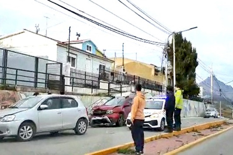 Triple choque en Magallanes y Lasserre sin lesionados