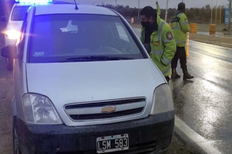 Dos detenidos circulando borrachos por la Ruta 3
