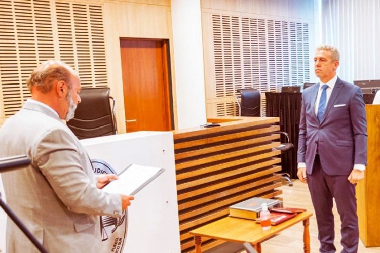 Asumio Loffler, se acordó de Bertone y la paridad de genero