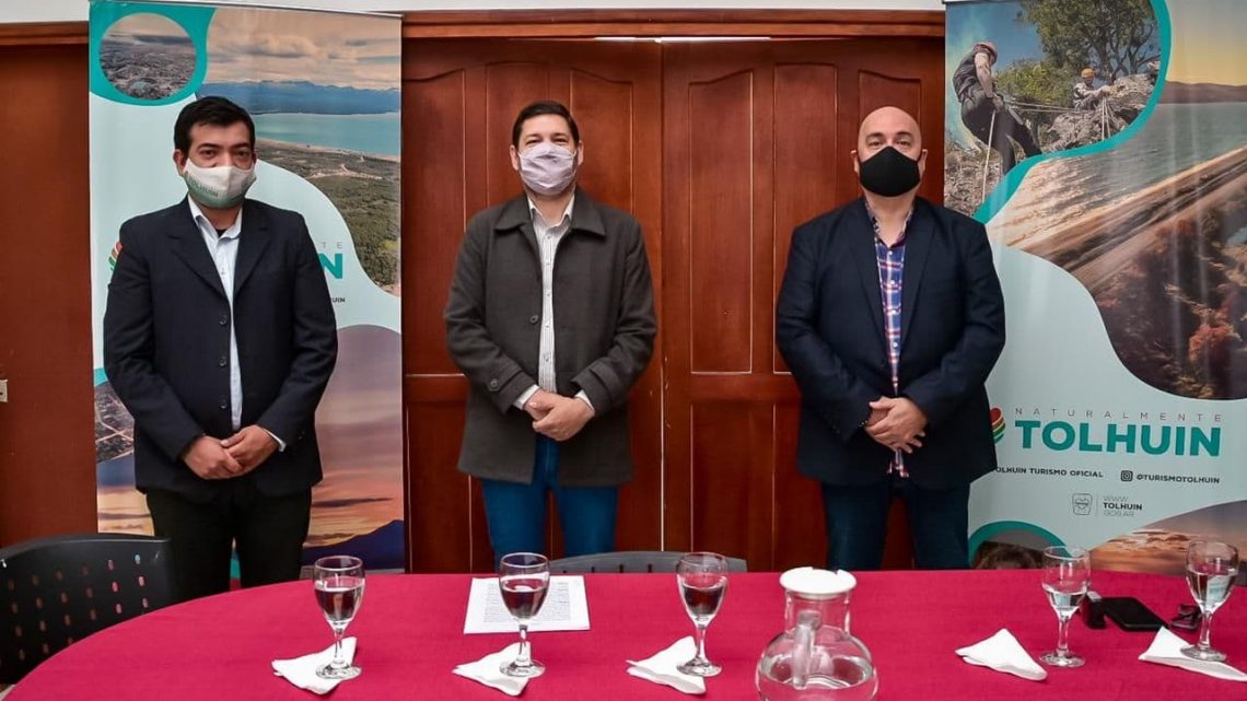 USHUAIA Y TOLHUIN FIRMARON UN ACUERDO PARA POTENCIAR EL TURISMO Y COMPLEMENTAR AMBAS CIUDADES