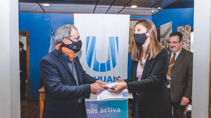 LA MUNICIPALIDAD HOMENAJEÓ A LOS DOCENTES BICONTINENTALES EN SU DÍA