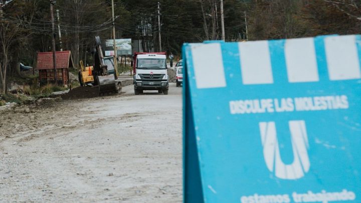 TRABAJOS DE SUELO Y CONSTRUCCIÓN DE CORDÓN CUNETA EN ANDORRA PARA PAVIMENTAR 350 METROS MÁS DE LA CALLE DE ACCESO