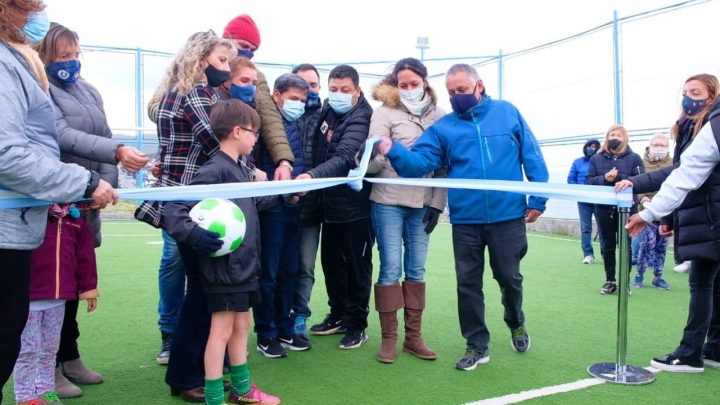 FUE INAUGURADO EL PLAYÓN MUNICIPAL DEL BARRIO 60 VIVIENDAS JUNTO A VECINOS Y VECINAS