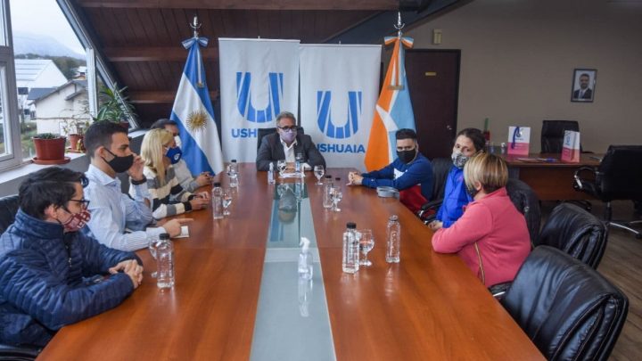 LA MUNICIPALIDAD DE USHUAIA RECONOCIÓ AL ATLETA NICOLÁS LIMA Y SU ENTRENADORA