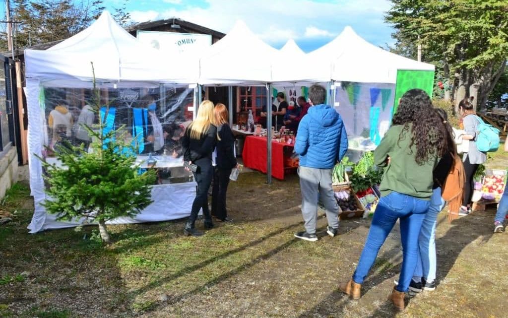SE REALIZÓ LA PRIMERA FERIA VEGANA DE USHUAIA