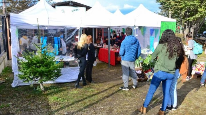 SE REALIZÓ LA PRIMERA FERIA VEGANA DE USHUAIA