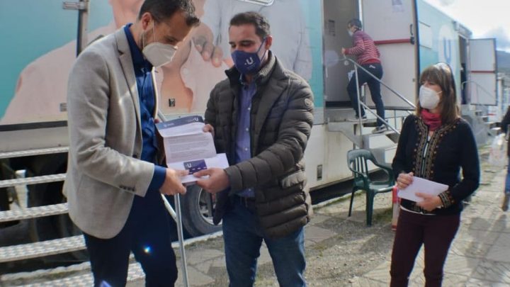 LA MUNICIPALIDAD ENTREGÓ LA TARJETA +U A TRABAJADORES Y TRABAJADORAS DE LA SALUD