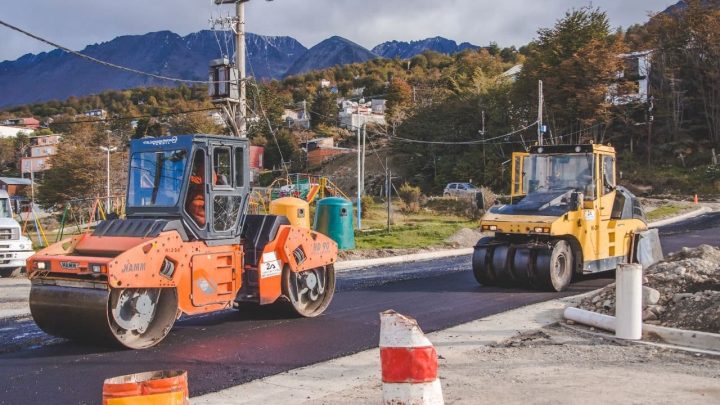 COMENZÓ LA PAVIMENTACIÓN DE LOS PRIMEROS 200 METROS EN EL BARRIO ECOLÓGICO