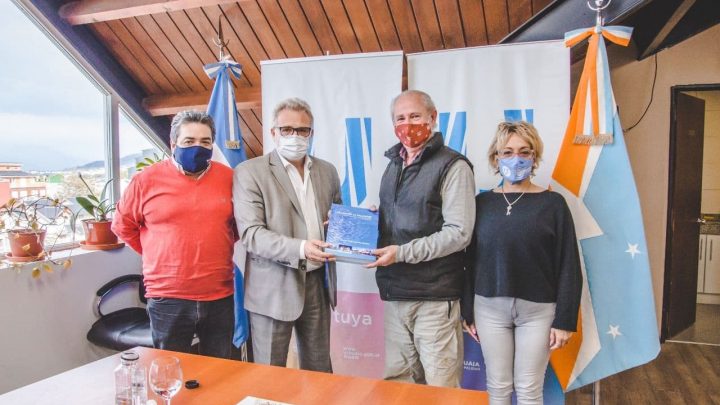 LA MUNICIPALIDAD DE USHUAIA DECLARÓ DE INTERÉS EL LIBRO DEL DR. ADRIÁN DE ANTUENO