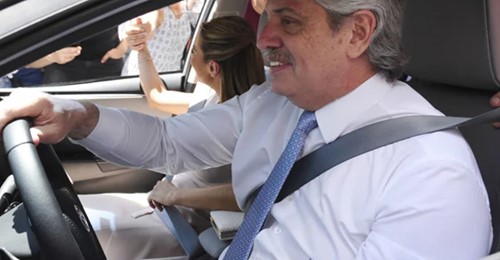 Se sacó una selfie con Alberto Fernández y estallaron las teorías