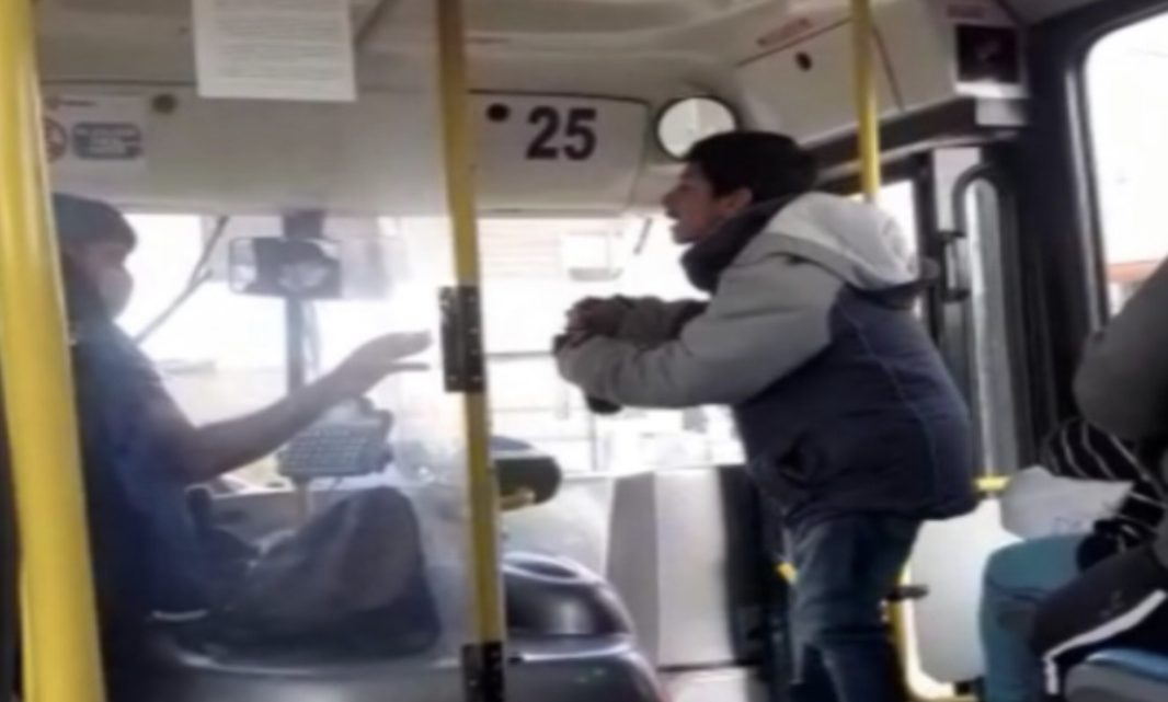 Pasajero Se Negó A Colocarse El Barbijo Dentro Del Colectivo E Insultó Al Chofer Pasajero Se Negó A Colocarse El Barbijo Dentro Del Colectivo E Insultó Al Chofer