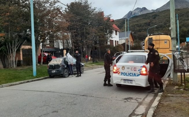 Dos demorados con droga y el vehiculo secuestrado en Ushuaia
