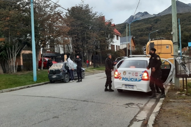 Dos demorados con droga y el vehiculo secuestrado en Ushuaia Dos demorados con droga y el vehiculo secuestrado en Ushuaia