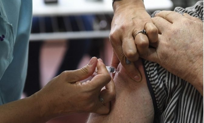 Comienza la vacunación contra el coronavirus a personas mayores de 60 años en Tierra del Fuego