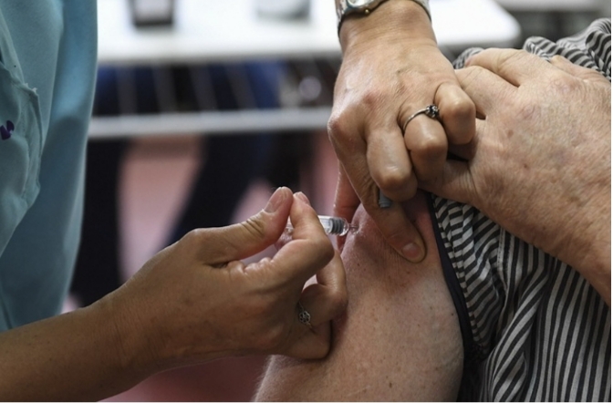 Comienza la vacunación contra el coronavirus a personas mayores de 60 años en Tierra del Fuego