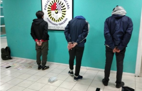 Rio Grande: Tres detenidos con semillas de marihuana, elementos de corte y alrededor de 14 mil pesos