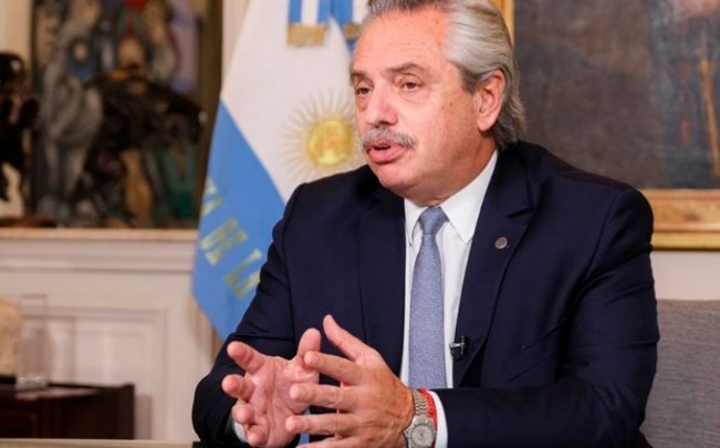 Fernández: «Están entrando vacunas suficientes en la segunda mitad de abril para acelerar el ritmo»