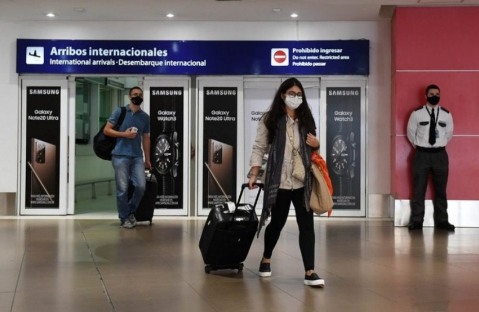 Prohibición de ingreso de turistas, suspensión de vuelos y requisitos especiales: las nuevas medidas que regirán hasta el 30 de abril Prohibición de ingreso de turistas, suspensión de vuelos y requisitos especiales: las nuevas medidas que regirán hasta el 30 de abril