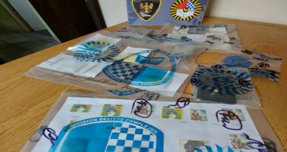 Secuestraron 716 Dosis De LSD En El Locker De Un Supermercado Secuestraron 716 Dosis De LSD En El Locker De Un Supermercado
