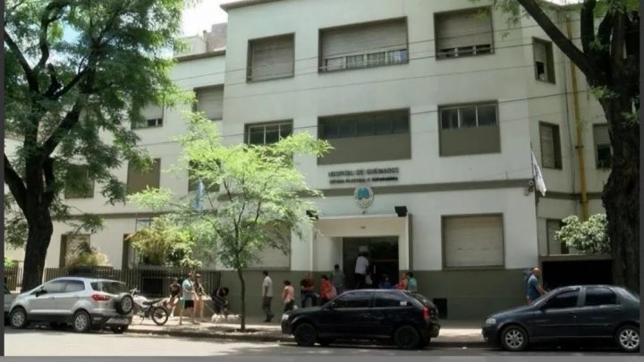 Le dio una piña a su novia y le quemó la cara con una plancha porque ella quería separarse de él