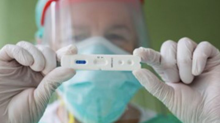 Qué es el test de antígenos y en qué se diferencia del PCR