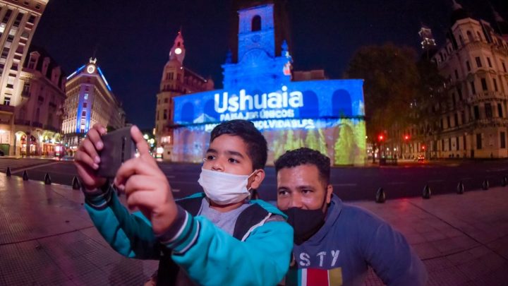 LA MUNICIPALIDAD DE USHUAIA PRESENTÓ EL DESTINO CON UN MAPPING EN EL CABILDO DE BUENOS AIRES