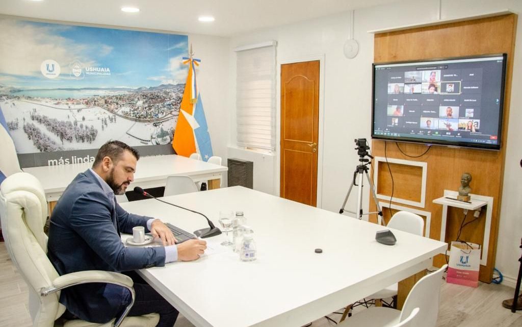 USHUAIA TU DESTINO VUOTO JUNTO A MÁS DE 200 PRESTADORES TURÍSTICOS PRESENTÓ LA CAMPAÑA DE INVIERNO 2021