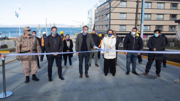 VUOTO JUNTO AL MINISTRO KATOPODIS INAUGURARON EL HORMIGONADO DE YAGANES Y QUEDÓ HABILITADO AL TRÁNSITO