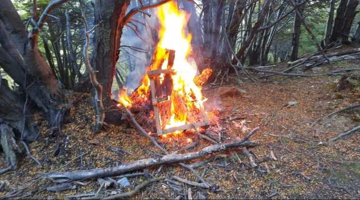 Encienden y abandonan un fogón que pudo extenderse al bosque