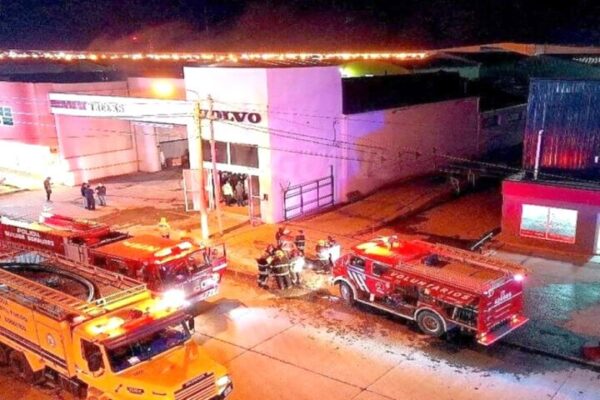 Descartan intencionalidad en el incendio de la concesionaria Volvo Descartan intencionalidad en el incendio de la concesionaria Volvo