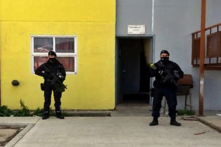 Allanamientos por robo a mano armada a un comercio Allanamientos por robo a mano armada a un comercio