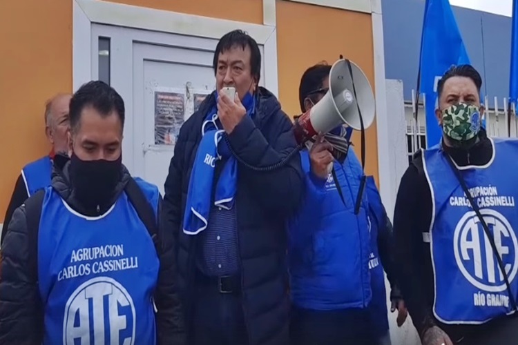 ATE pide cerrar todas las oficinas publicas hasta que los empleados sean vacunados ATE pide cerrar todas las oficinas publicas hasta que los empleados sean vacunados