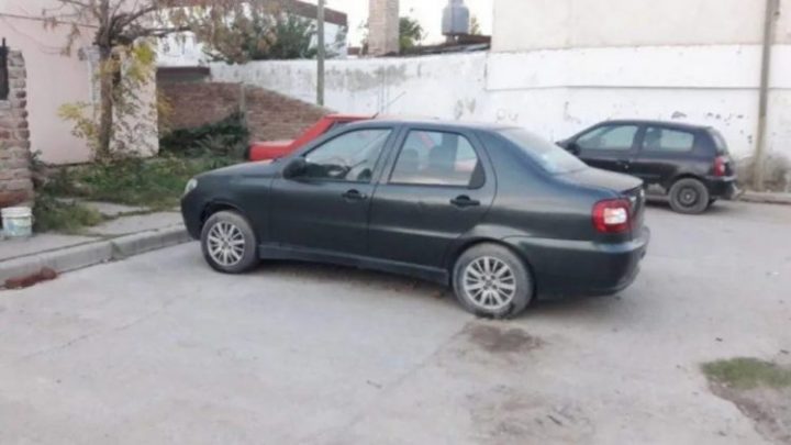 Una joven con discapacidad se fue a vivir adentro del auto para escapar de los golpes de su pareja